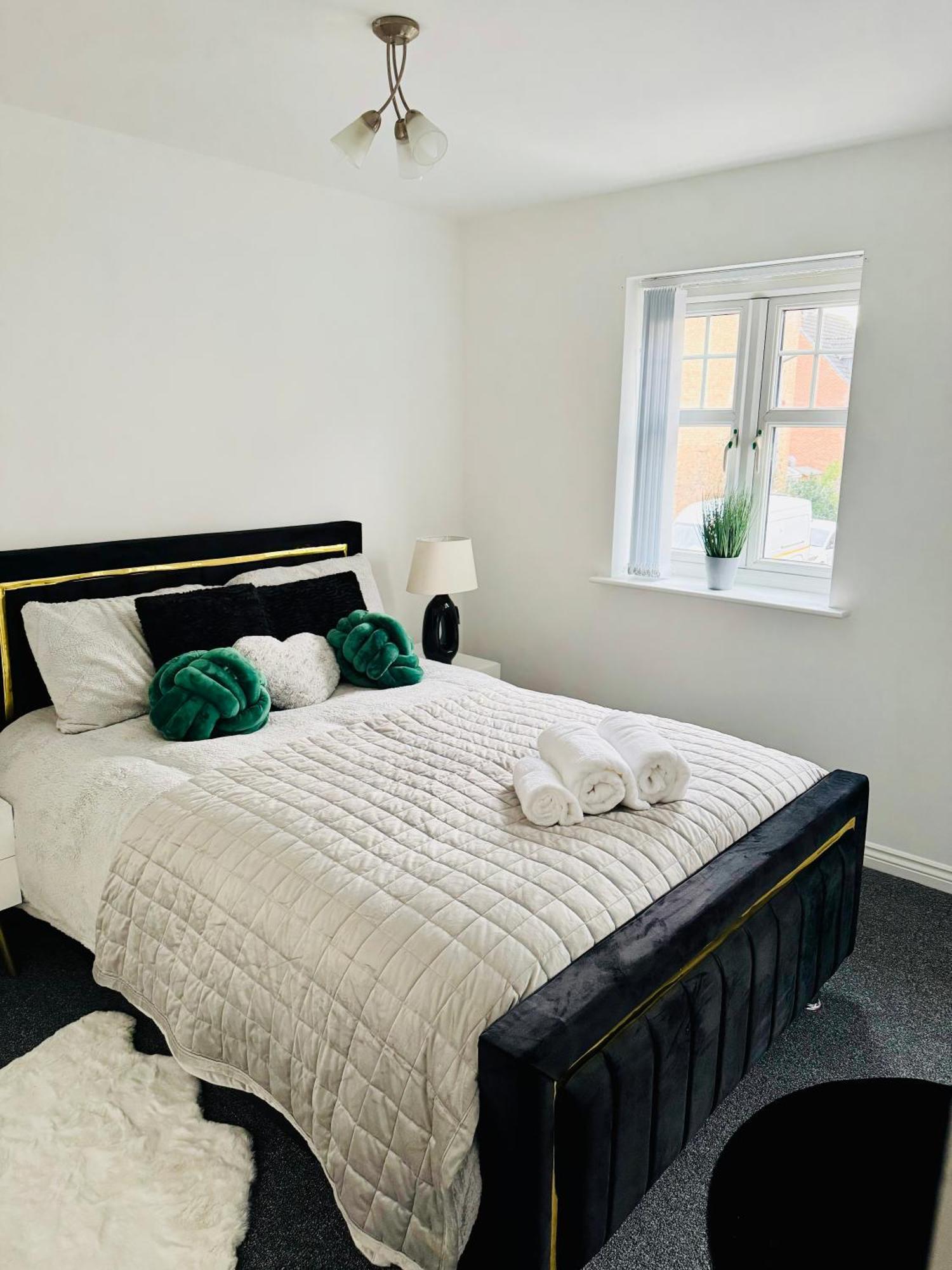 Harmony House 3 Bedroom New Build For Families, Contractors, Black Country Museum Sleeps 6 Tipton Exterior foto