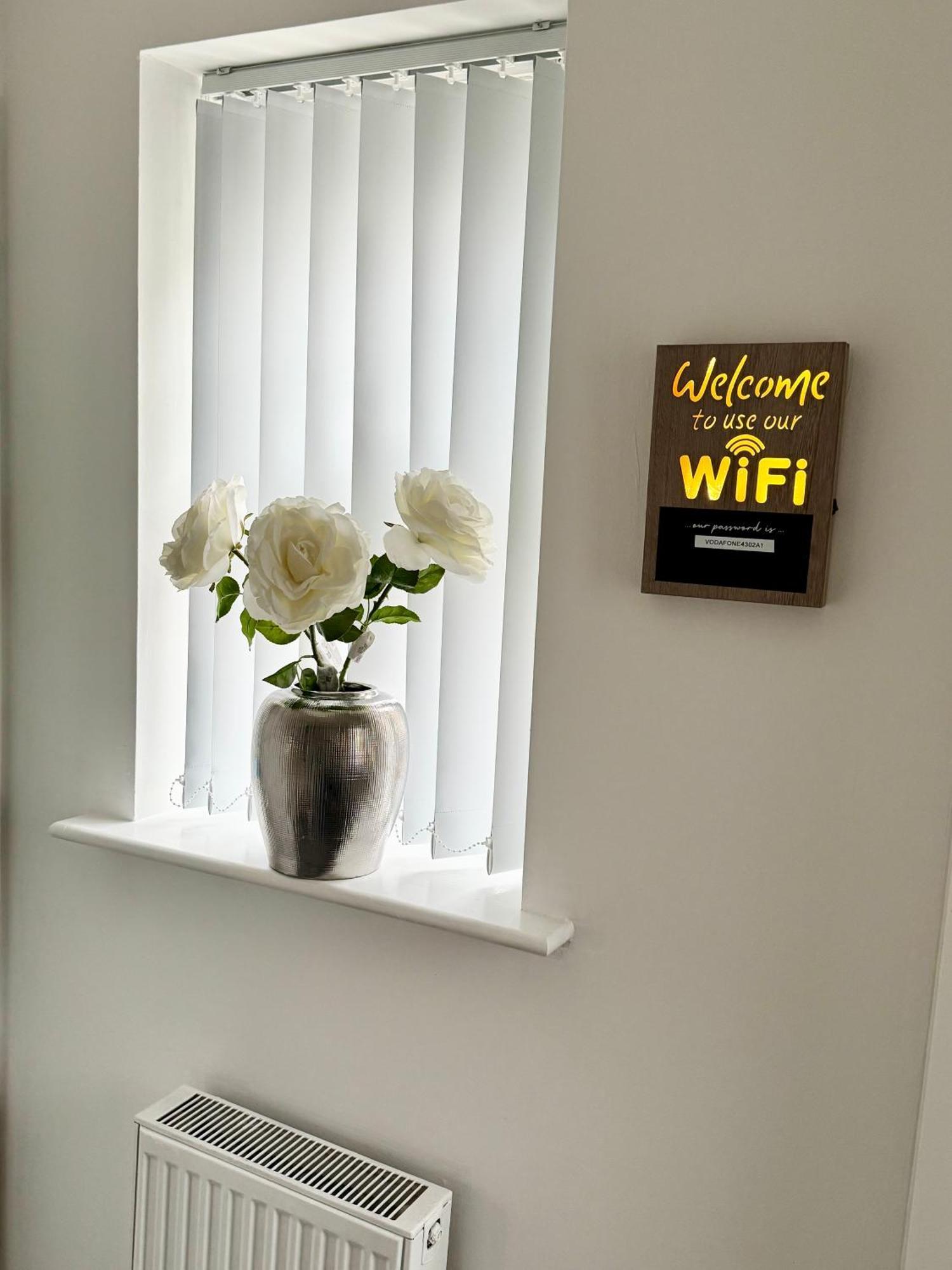 Harmony House 3 Bedroom New Build For Families, Contractors, Black Country Museum Sleeps 6 Tipton Exterior foto