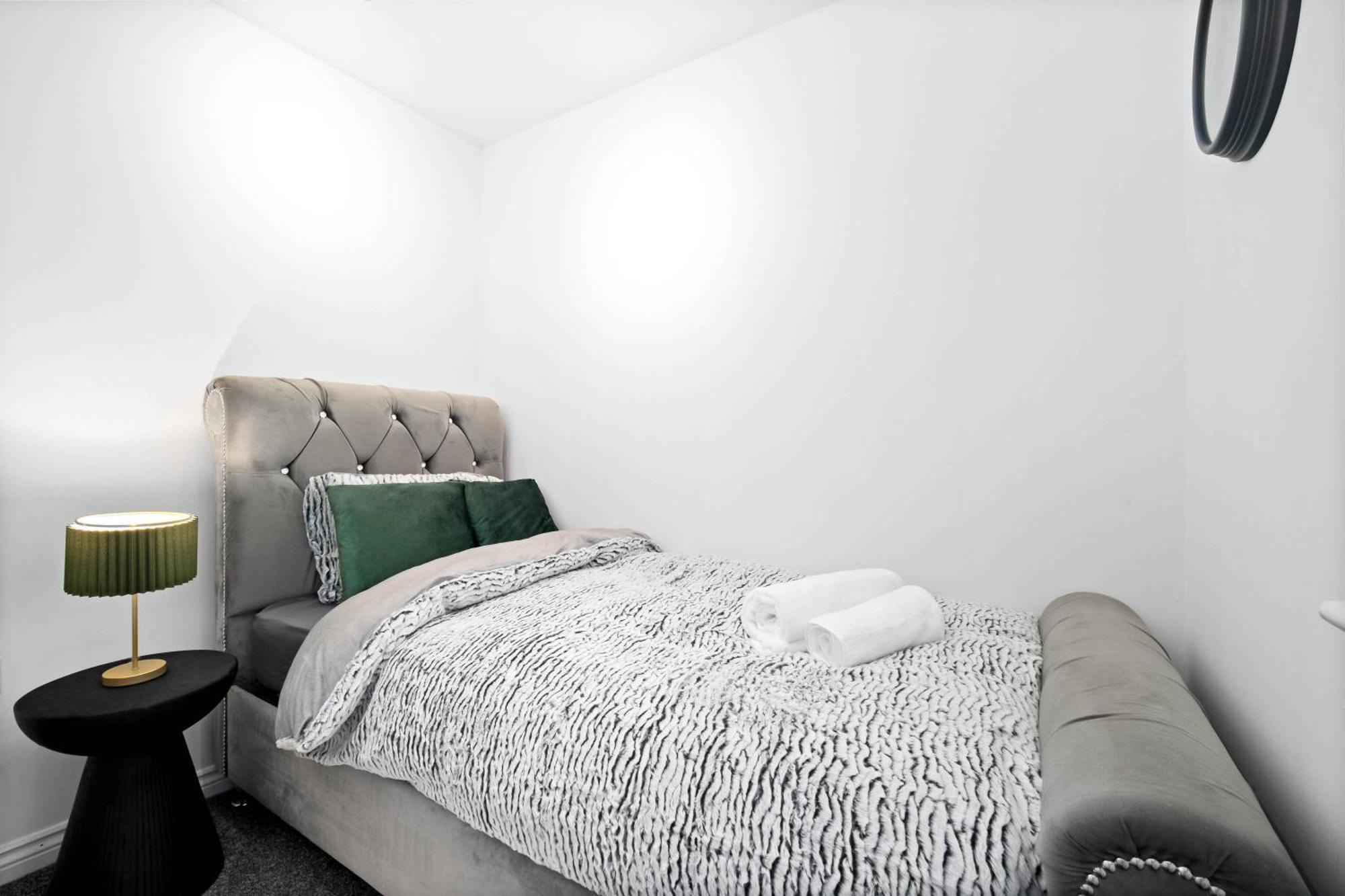 Harmony House 3 Bedroom New Build For Families, Contractors, Black Country Museum Sleeps 6 Tipton Exterior foto