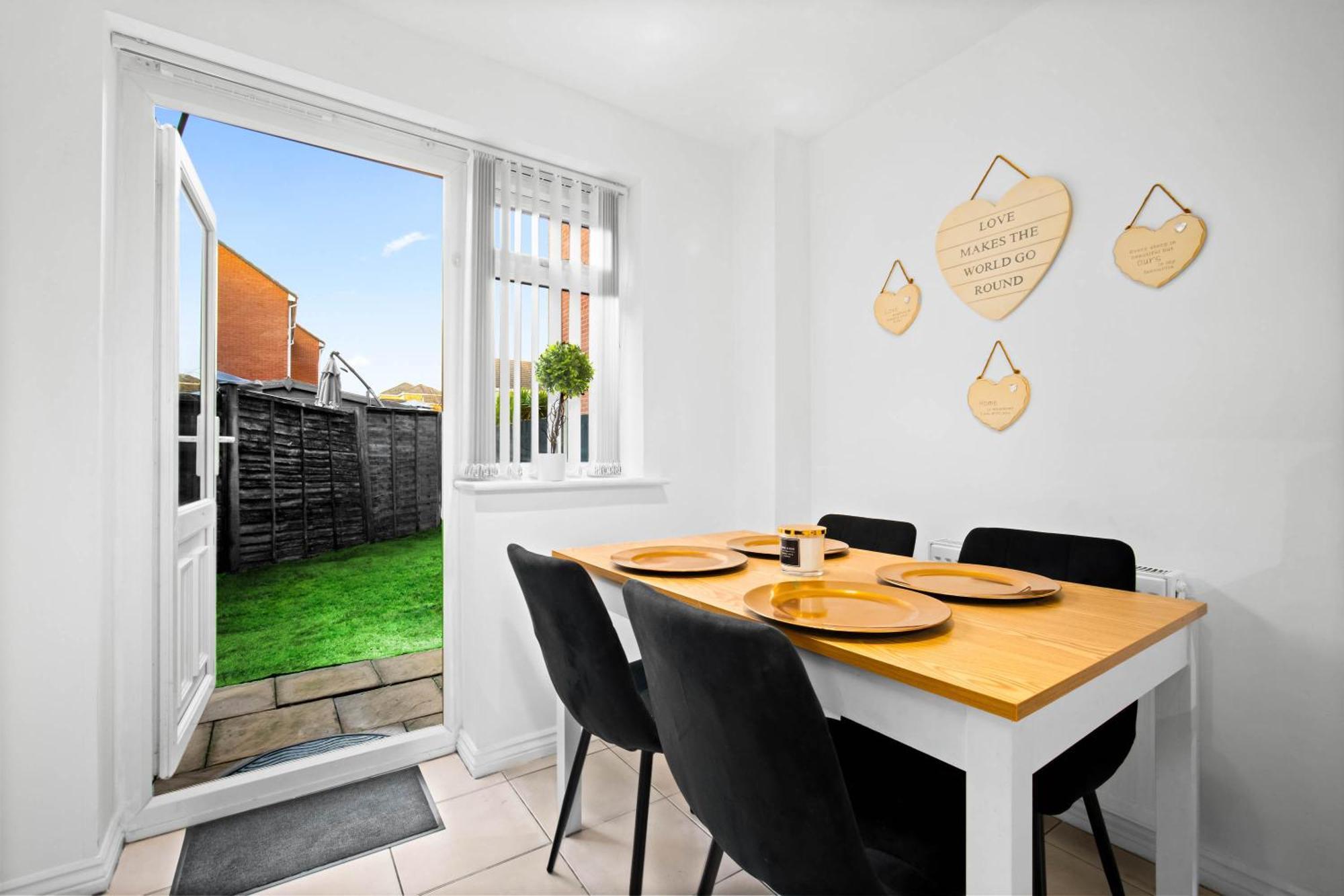 Harmony House 3 Bedroom New Build For Families, Contractors, Black Country Museum Sleeps 6 Tipton Exterior foto